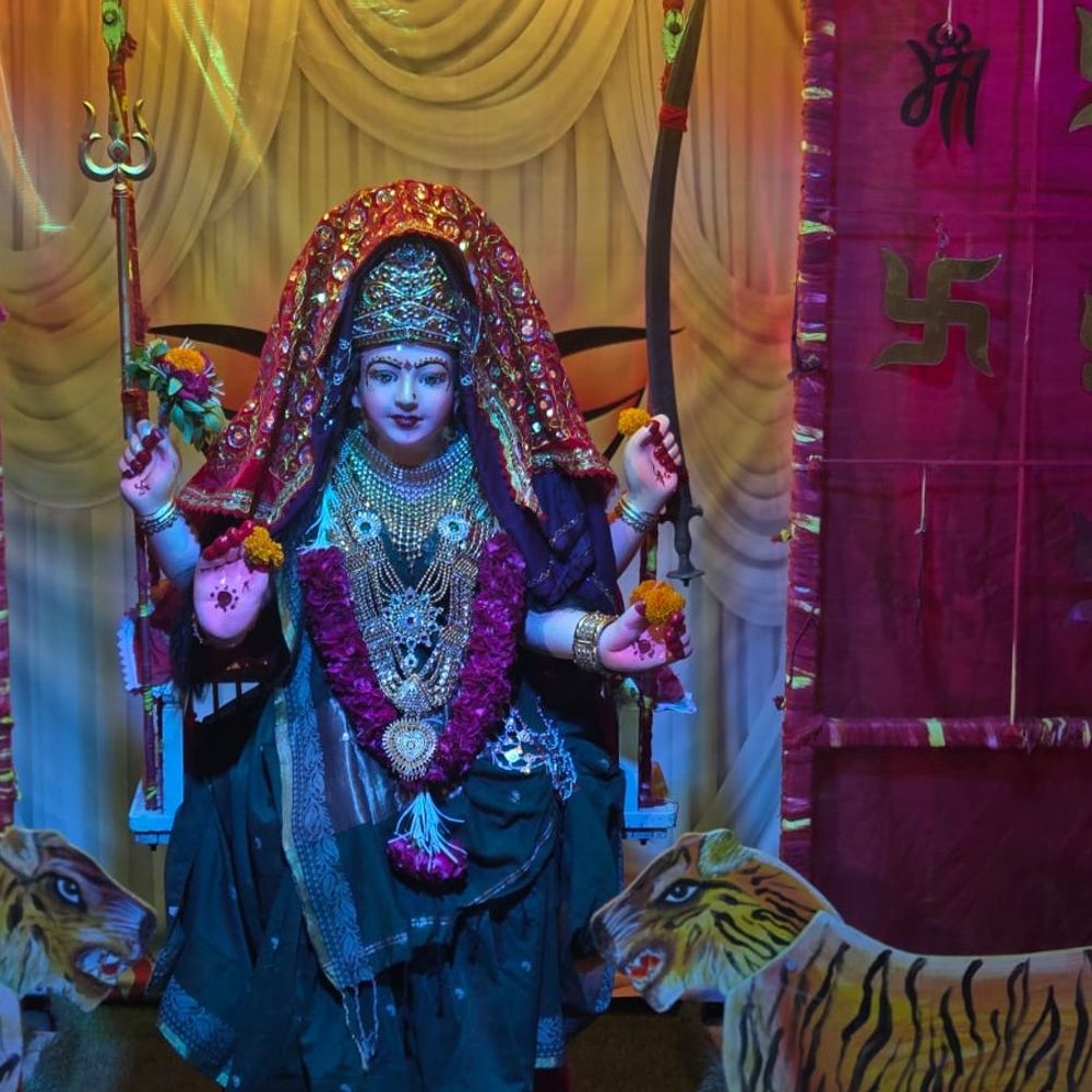 મારી સોસાયટી મારી નવરાત્રિ:પાયલનગર સોસાયટીમાં નવરાત્રીના પ્રથમ દિવસે સવારે પાંચ વાગ્યે મૂર્તિ સ્થાપિત કરાઈ, દશેરાએ વિસર્જન થશે
