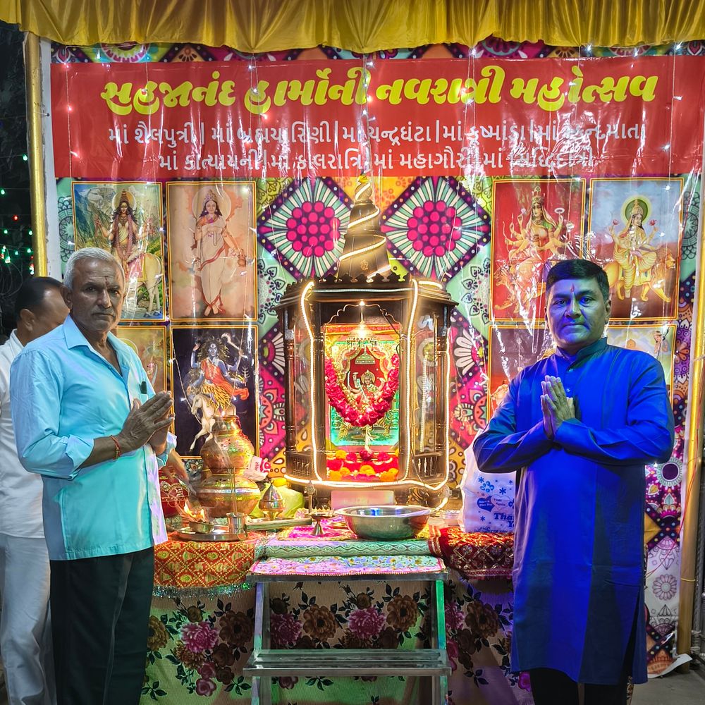 મારી સોસાયટી મારી નવરાત્રિ:ચેનપૂર સહજાનંદ હાર્મનીમાં ભક્તો ગરબે ઘૂમ્યા, નવરાત્રી મહોત્સવના બીજા દિવસે સુંદર આયોજન જોવા મળ્યું