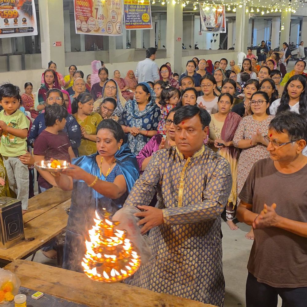 મારી સોસાયટી મારી નવરાત્રિ:અમદાવાદના ન્યૂ રાણીપમાં લકી ડ્રોના વિજેતા પણ જાહેર થયા, રત્નસાગર નવરાત્રીના બીજા દિવસે ખેલૈયાઓ ઝૂમ્યા