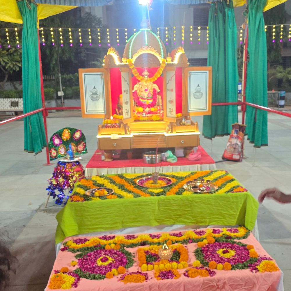 મારી સોસાયટી મારી નવરાત્રિ:સિયેટલ પાર્કમાં ફૂલોના ગરબા બન્યા આકર્ષણનું કેન્દ્ર, સોલાના રહેવાસીઓ પરંપરાગત રીતે નવરાત્રીની ઉજવણી કરી