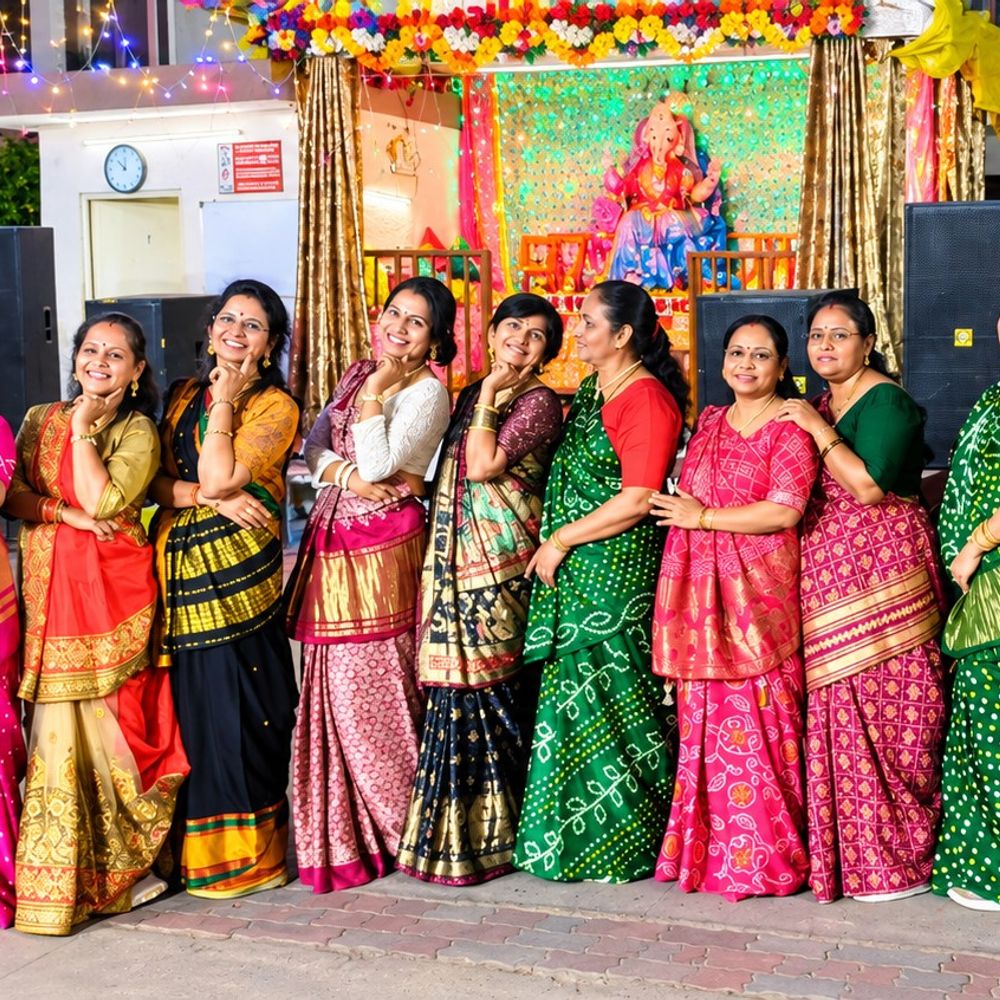 મારી સોસાયટી મારી નવરાત્રિ:માનસી એપાર્ટમેન્ટમાં નવરાત્રિના બીજા નોરતે ગરબાની રમઝટ, નરોડામાં મોડી રાત સુધી ઉજવણી, પ્રકાશભાઈ પ્રજાપતિએ નાસ્તાનું આયોજન કર્યું