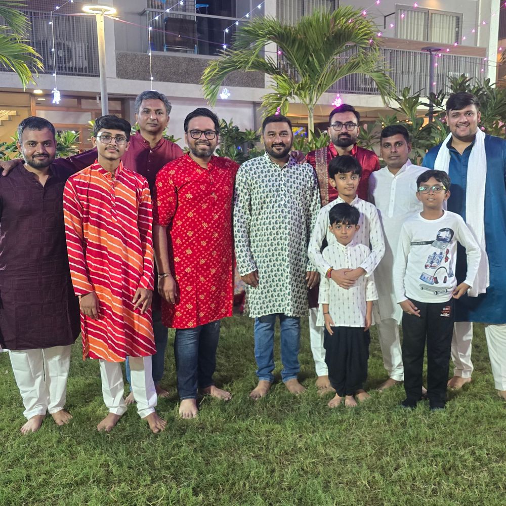 મારી સોસાયટી મારી નવરાત્રિ:અવધ પ્રાગણમાં નવરાત્રી મહોત્સવની ધામધૂમથી ઉજવણી, બીજા નોરતે ગરબાની રમઝટ, ખેલૈયાઓમાં ઉત્સાહનો માહોલ