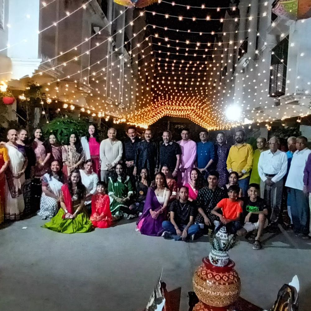 મારી સોસાયટી મારી નવરાત્રિ:વૃંદાવન-6 સોસાયટીમાં નવરાત્રીની ભવ્ય ઉજવણી, મહેમાનોનું સન્માન, STG ગ્રુપે નાસ્તાનું સ્પોન્સર કર્યું, ગ્રીન નવરાત્રીનો સંદેશ અપાયો