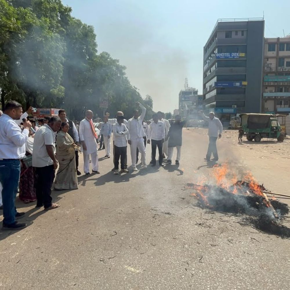 GPSC ચેરમેન હસમુખ પટેલને હટાવવાની માગ સાથે 31 દિવસથી ધરણાં:સત્યાગ્રહ છાવણીમાં પૂતળું બાળ્યું, SC-ST, OBC, લઘુમતી અને NT-DNT સમાજના આગેવાનોનું આંદોલનને સમર્થન