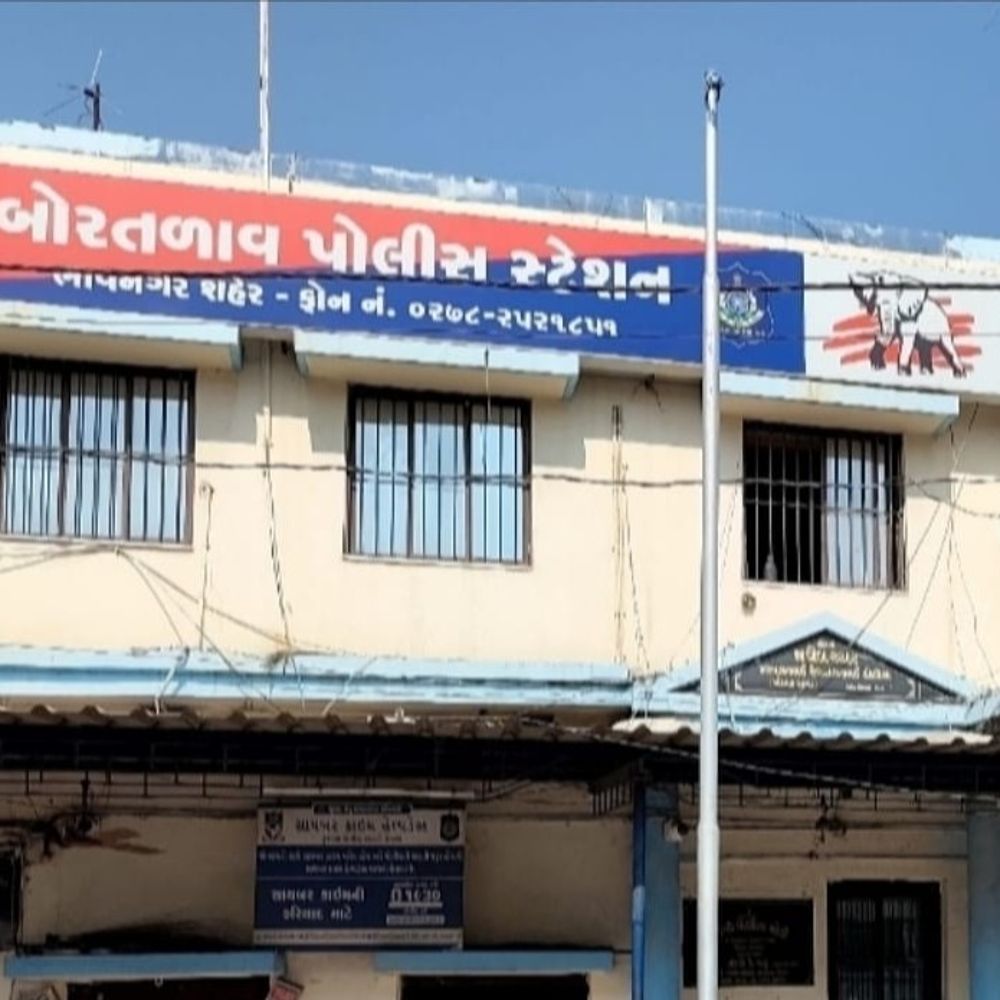 કુંભારવાડામાં મહિલાએ પ્રેમસંબંધ તોડતા શખ્સે છરી બતાવી ધમકી આપી:‘મારી સાથે નહીં આવે તો મારી નાખીશ અને ફોટા વાયરલ કરી દઈશ'
