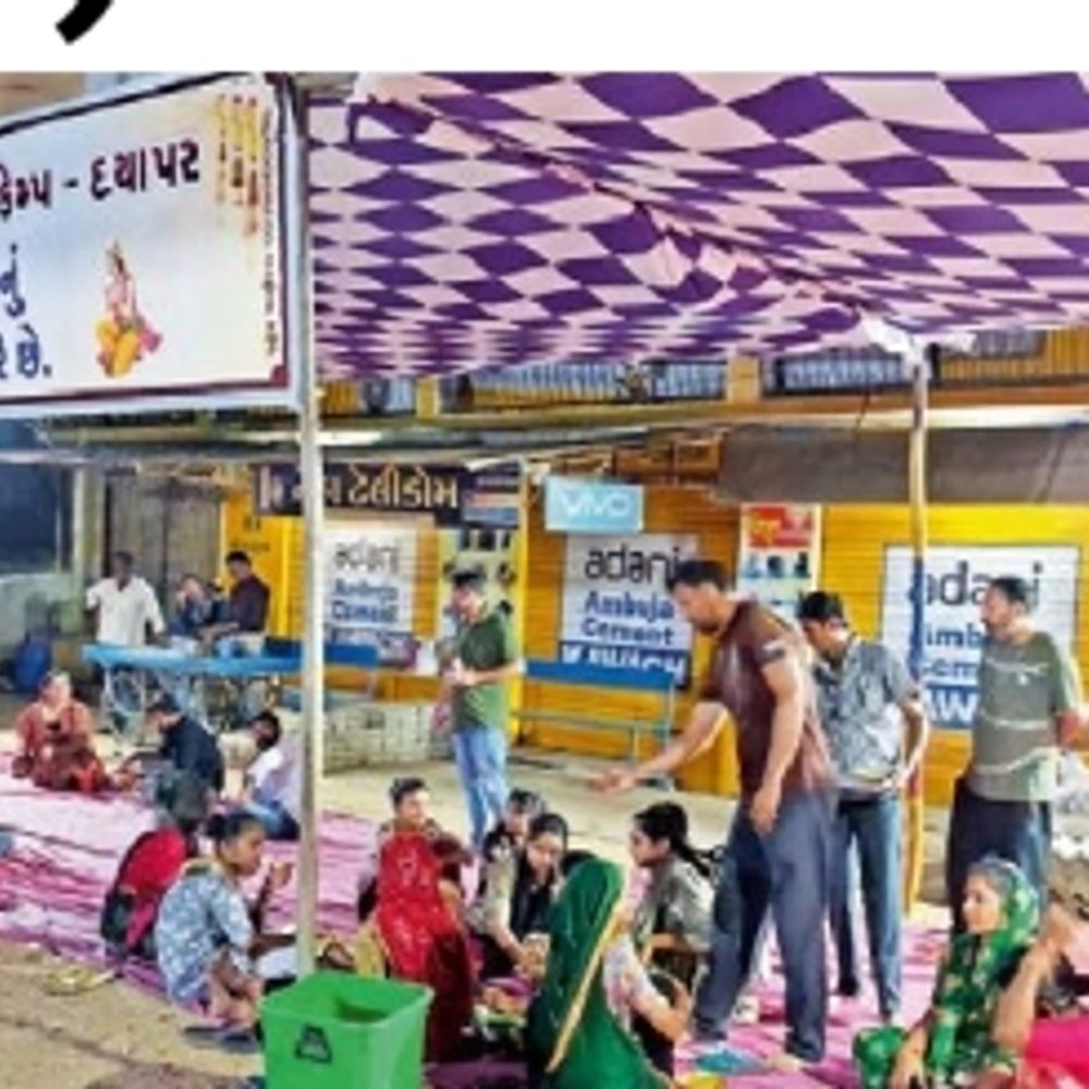 દયાપરમાં પદયાત્રીઓની ભક્તિનો માહોલ જામ્યો:ભુજ-મઢ માર્ગના કેમ્પો સમેટાયા, લખપતમાં શરૂ થયા!