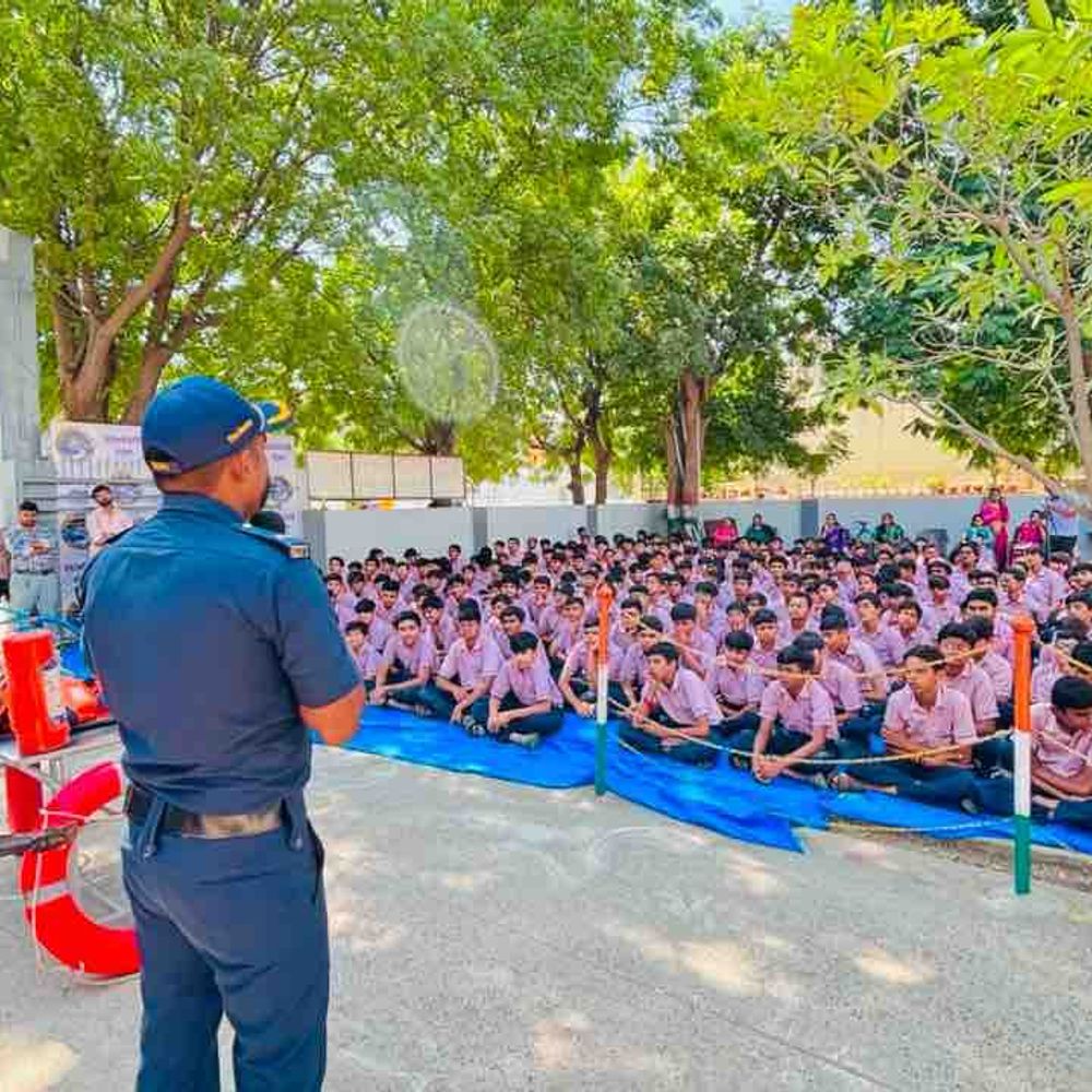 મોરબી ફાયર શાખાએ 479 વિદ્યાર્થીઓ અને 35 સ્ટાફને તાલીમ આપી:ફાયર સેફ્ટી સિસ્ટમ અને સર્ટિફિકેટનું ચેકિંગ કરી બિલ્ડિંગોને નોટિસ અપાઈ