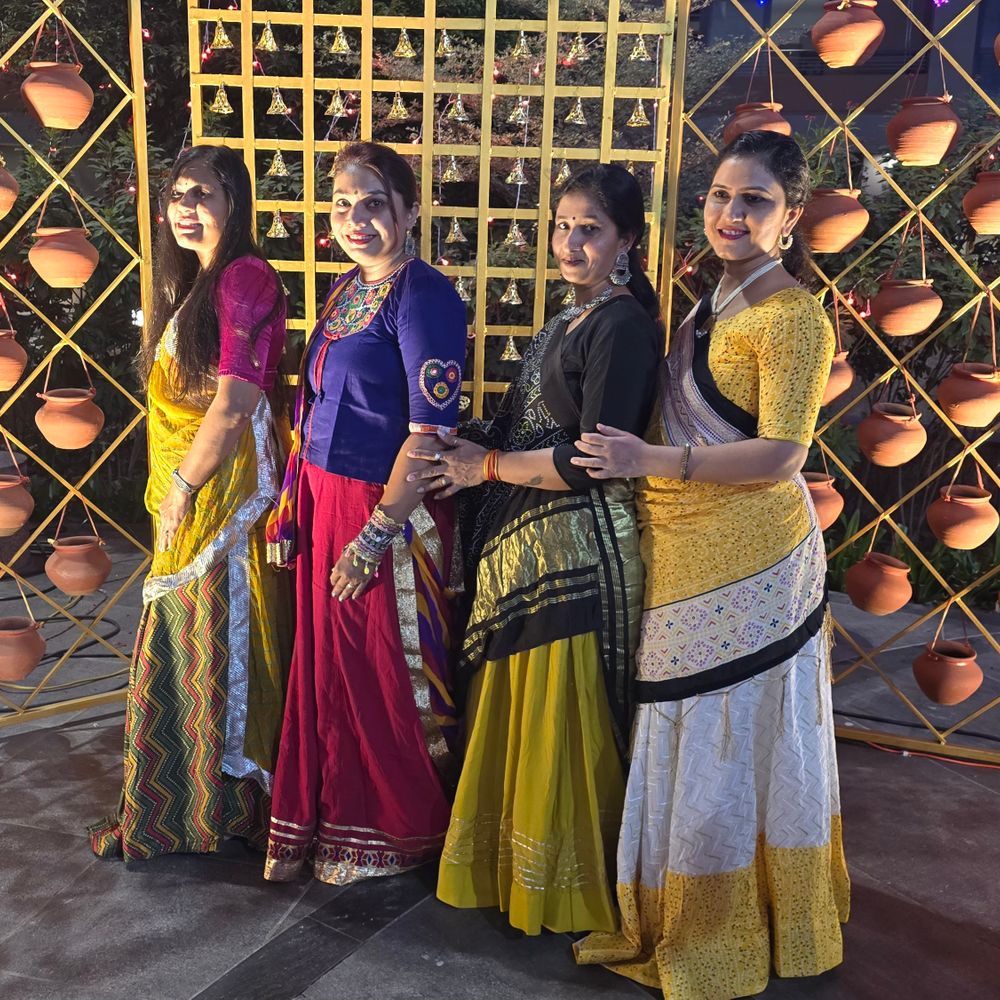 મારી સોસાયટી મારી નવરાત્રિ:સુપર સીટી લક્ઝુરીયામાં શિસ્તબદ્ધ ગરબામાં ભક્તિ-સંસ્કારની ઝલક, ત્રણ વર્ષથી ચાલતા મહોત્સવમાં નાના-મોટા સૌએ ઉત્સાહભેર ભાગ લીધો