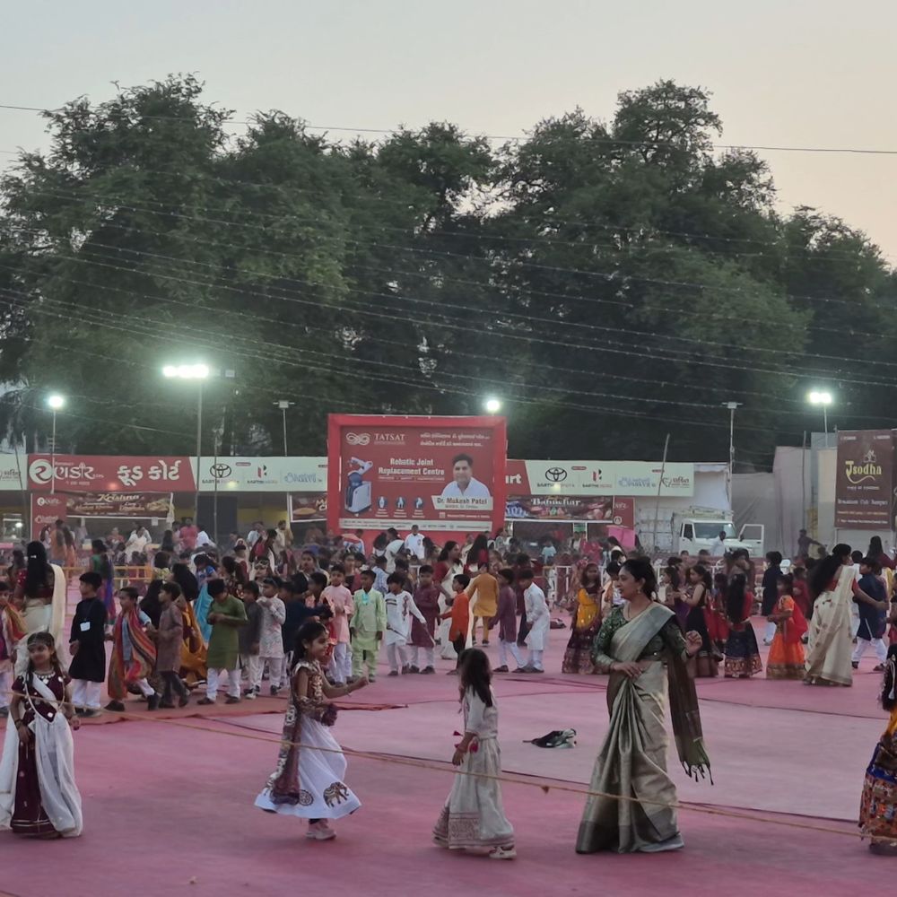 પાટણની ઉડાન વિદ્યાલયમાં બે દિવસીય નવરાત્રી મહોત્સવ ઉજવાયો:કે.જી. થી ધોરણ 10 ના વિદ્યાર્થીઓએ રાણકા પાર્ટી પ્લોટમાં ગરબા કર્યા