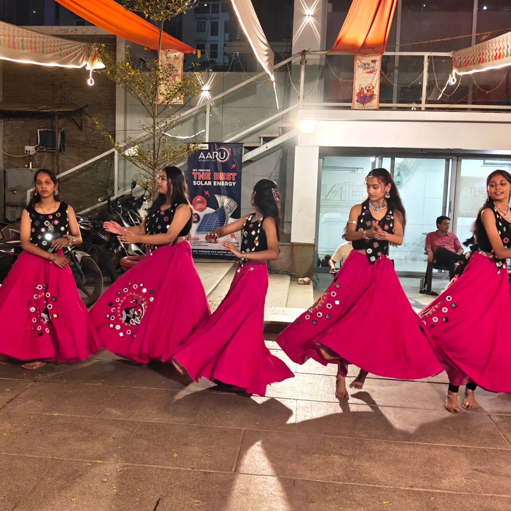 મારી સોસાયટી મારી નવરાત્રિ:સહજ સોલારિયમ 2 માં નવરાત્રી મહોત્સવ શરૂ, ત્રીજા દિવસે ખેલૈયાઓએ ગરબાની રમઝટ બોલાવી