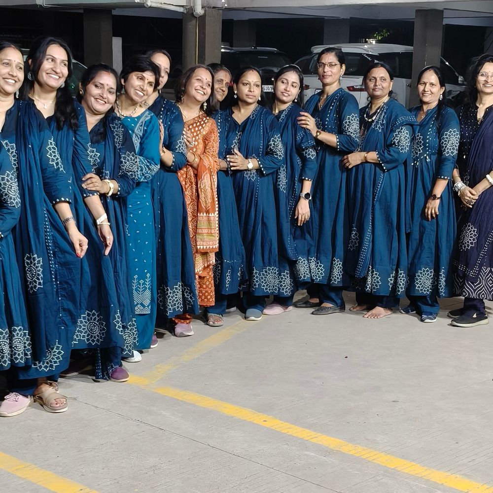 મારી સોસાયટી મારી નવરાત્રિ:માનસી એપાર્ટમેન્ટમાં ત્રીજા નોરતે ગરબાની રમઝટ, નરોડામાં 2026ના નવરાત્રિ મહોત્સવમાં અનિલભાઈ પરમારે નાસ્તાનું આયોજન કર્યું