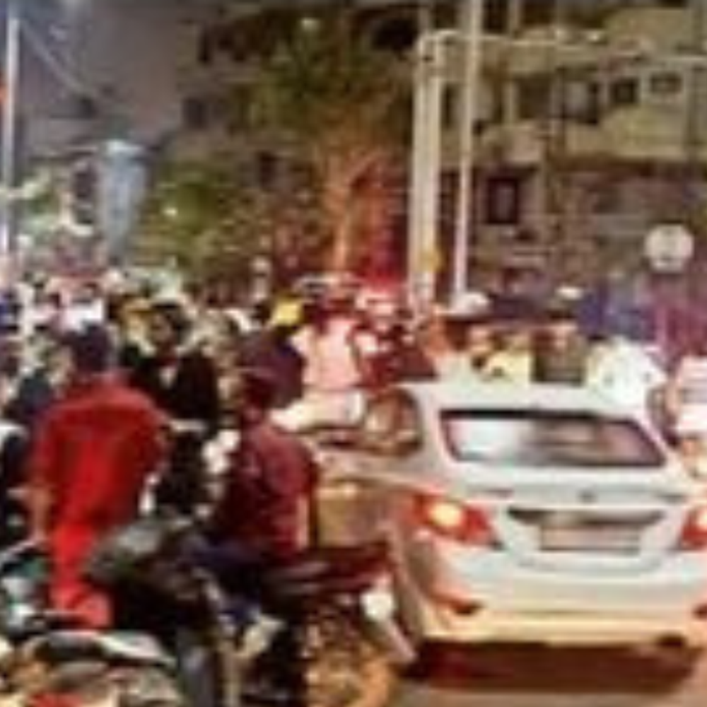 ભુજમાં નવરાત્રી: મધરાત બાદ ગરબાની રમઝટ બાદ ખાણીપીણીની જ્યાફત જામે છે