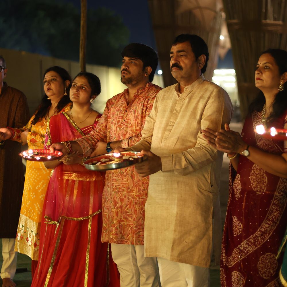 પોલીસનો આભાર માનજો:નાયબ મુખ્યમંત્રી હર્ષ સંઘવીએ કહ્યું પોલીસ પરિવાર અને નવરાત્રી છોડી તમારી સુરક્ષામાં, AMC ચેરમેને ગરબામાં ભાગ લીધો