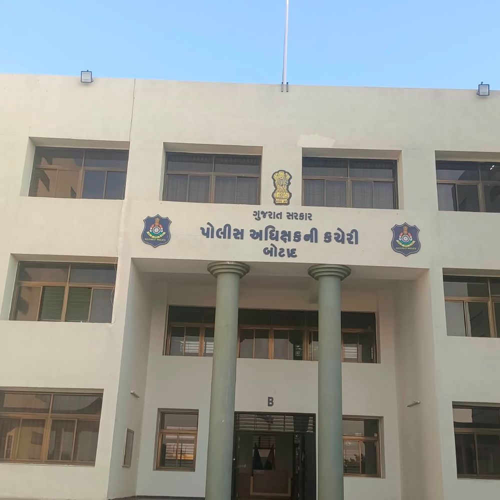 બોટાદમાં 24 પોલીસ કર્મચારીઓની બદલી:જિલ્લા પોલીસ અધિક્ષકે તાત્કાલિક નવા સ્થળે હાજર થવા આદેશ કર્યો