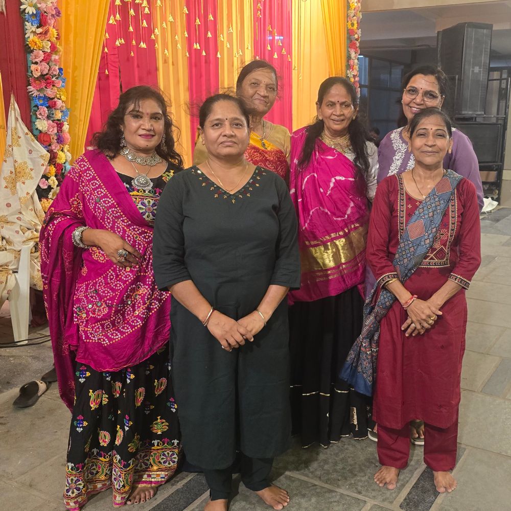મારી સોસાયટી મારી નવરાત્રિ:સોલાની સરલ હાઇટ્સમાં શિસ્તબદ્ધ ગરબાનું આયોજન, ખેલૈયાઓ ડીજેના તાલે ઝૂમ્યા, ભક્તિ અને સંસ્કારની ઝલક જોવા મળી