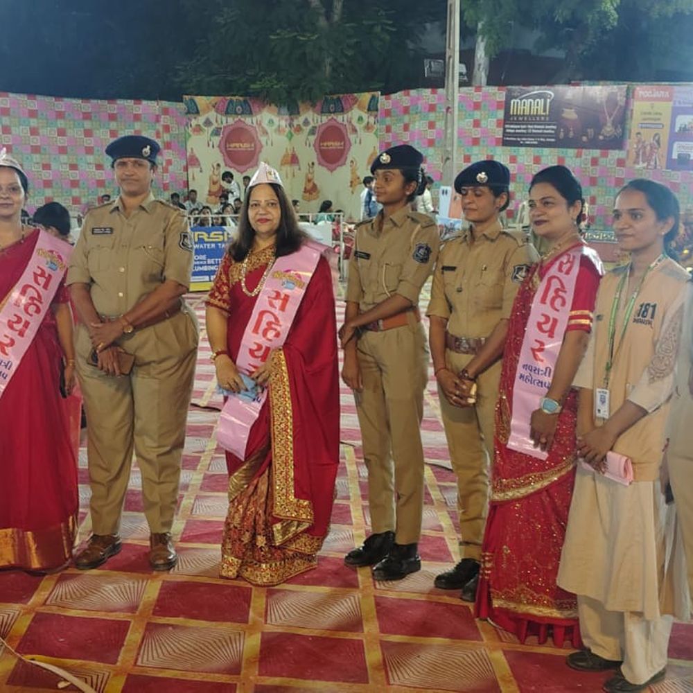 જામનગરમાં નવરાત્રિ દરમિયાન શી ટીમ દ્વારા ગરબા ગ્રાઉન્ડમાં સુરક્ષા અને રોમિયોગીરી પર કાર્યવાહી