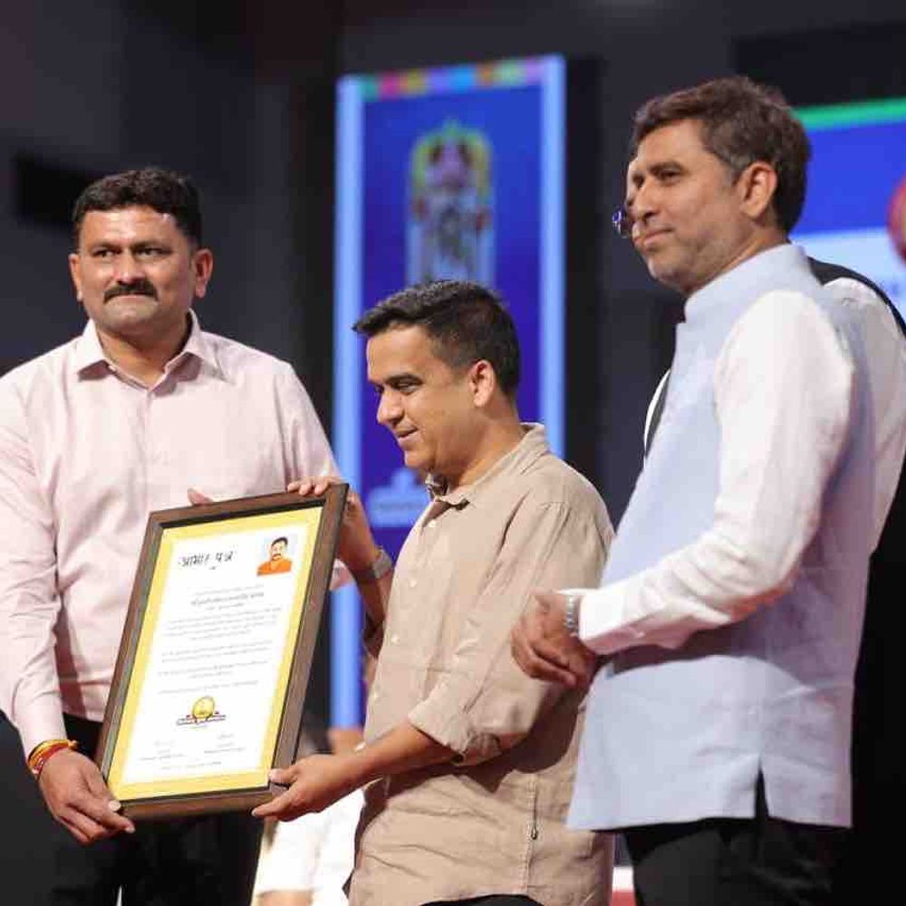 દ્વારકા LCBના કુલદીપસિંહ જાડેજાનું સન્માન:ભરવાડ યુવા સંગઠનના કાર્યક્રમમાં સેવાકીય સહયોગ બદલ સન્માનિત કરાયા