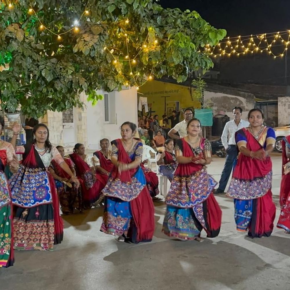છીડિયા પરિવાર દ્વારા પાટણમાં નવરાત્રી મહોત્સવ યોજાયો:પરંપરાગત વસ્ત્રોમાં સજ્જ ખેલૈયાઓએ રાસ-ગરબાની રમઝટ બોલાવી, ભક્તિનો માહોલ છવાયો