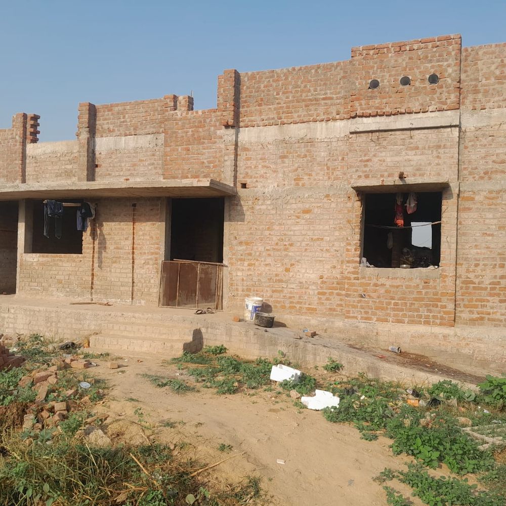 પાટણના માતપુર ગામે સબ હેલ્થ સેન્ટરનું બાંધકામ 4 મહિનાથી બંધ:વિલંબની તપાસ કરી જવાબદારો સામે કાર્યવાહી કરવા અને કામગીરી તાત્કાલિક પૂર્ણ કરવા માંગ