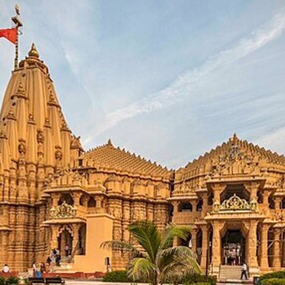 સોમનાથના મંદિર આસપાસ નોનવેજ વેચાણ ઉપર પ્રતિબંધ:સરકારના જાહેરનામાને હાઇકોર્ટમાં પડકાર, બંધારણીય હક્કોનો હવાલો; આજે વધુ સુનાવણી