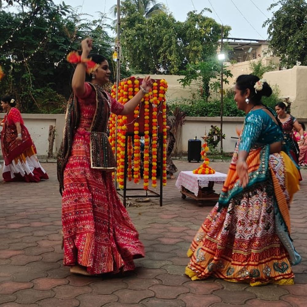 વલસાડમાં યોગ બોર્ડના ગરબામાં 250 મહિલાઓ ઝૂમી:ધારાસભ્ય ભરતભાઈ પટેલ હાજર રહ્યા, વૈશાલી-રાજેશ પ્રજાપતિ મહેમાન બન્યા, ઉર્વશી-દીપ્તિ નિર્ણાયક