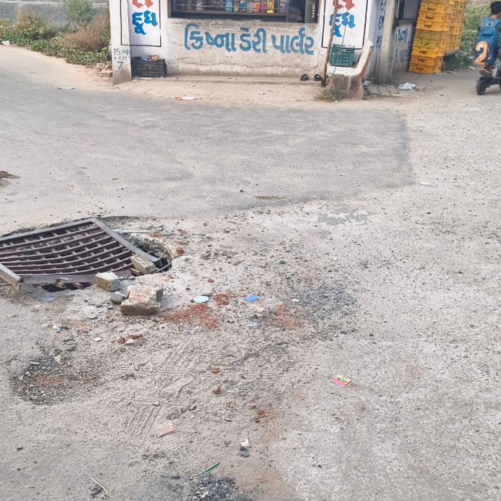મહેસાણા મનપાની ઓનલાઇન ફરિયાદ વ્યવસ્થા સામે સવાલ: રસ્તાનું કામ અધૂરું, ફરિયાદ 'સોલ્વ'