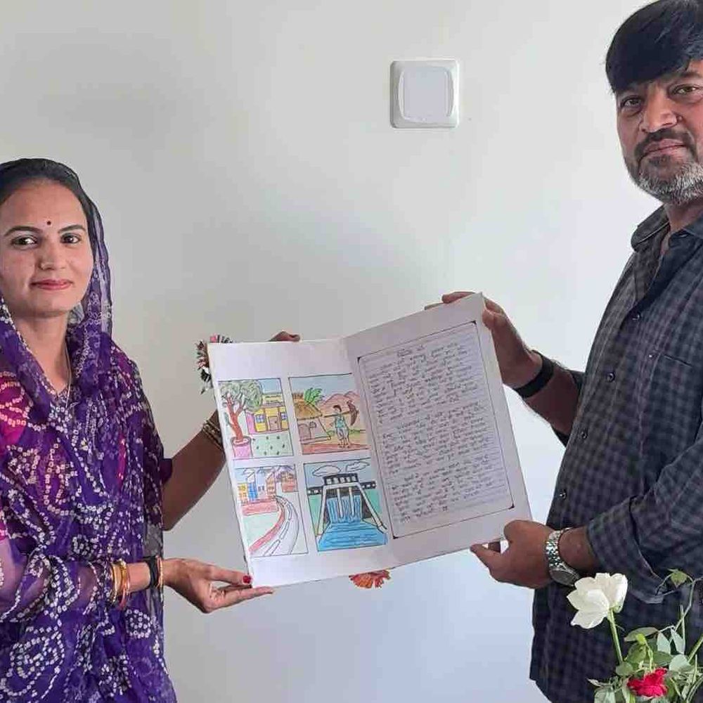 મેમાણા ગામની દીકરીબાએ ધારાસભ્ય હેમંતભાઈ ખવાનું સન્માન કર્યું:લાલપુર-જામજોધપુરના ધારાસભ્યને શાલ અને પુષ્પગુચ્છ આપી વિકાસ કાર્યોની પ્રશંસા કરી