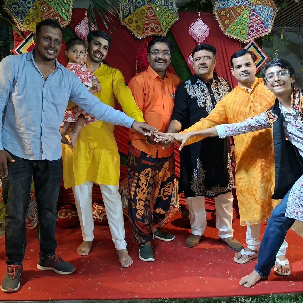 મારી સોસાયટી મારી નવરાત્રિ:ઓર્ચિડ એક્ઝોટીકા માં ચોથા નોરતે ખેલૈયાઓ ગરબે ઘૂમ્યા, બે તાળી અને ટીંબલી ગરબાના તાલે ઝૂમી, સેલ્ફી પોઈન્ટ પર ફોટો લીધા