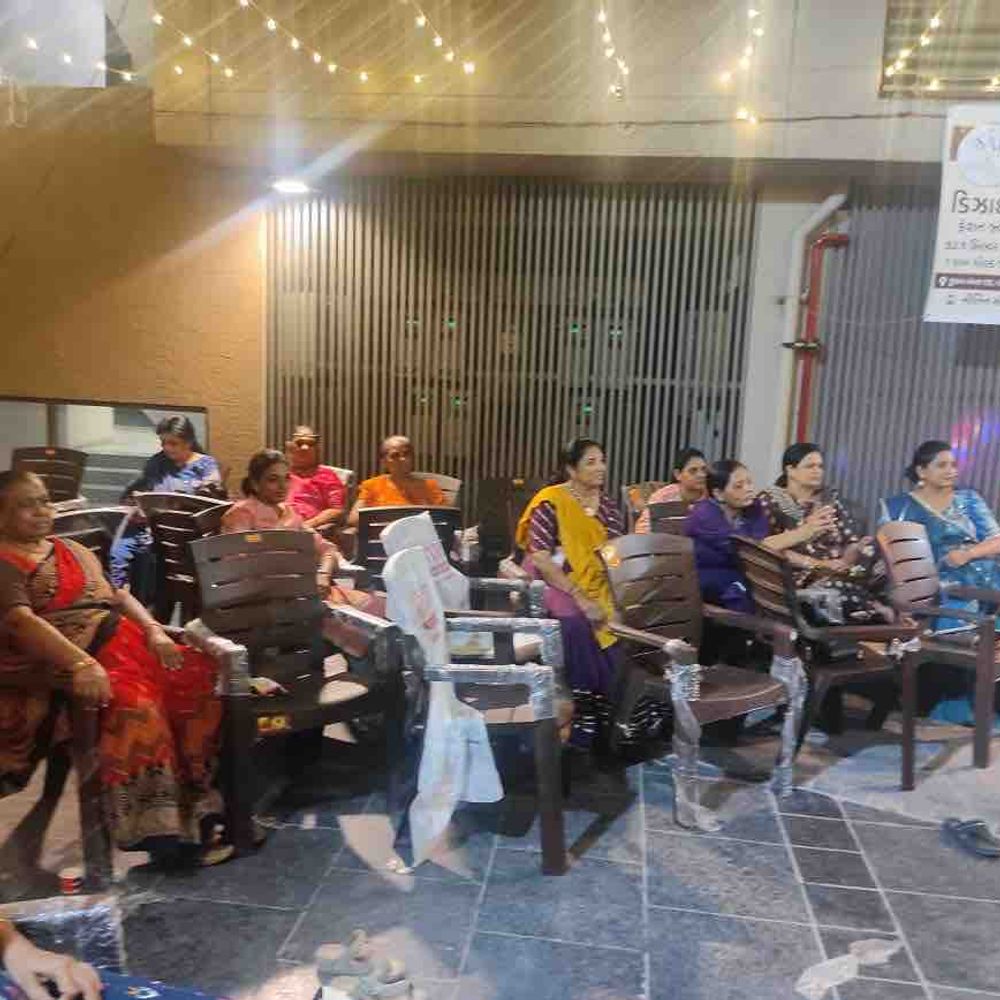 મારી સોસાયટી મારી નવરાત્રિ:એમ્પાયર સ્કાયપાર્ક સોસાયટીમાં માતાજીના ચોથા નોરતાની ઉજવણી, સભ્યોએ સાથે મળીને આનંદ અને ઉત્સાહથી કરી ઉજવણી
