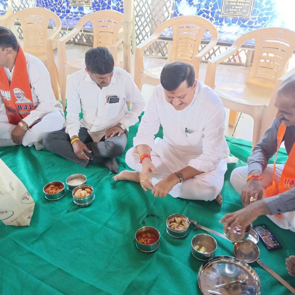 રામપરા ગામે રાજબાઈ વાવમાં ટિફિન બેઠક યોજાઈ:માતૃમાના પટાંગણમાં નાયબ મુખ્ય દંડક જગદીશ મકવાણા સહિત મહાનુભાવો હાજર રહ્યા