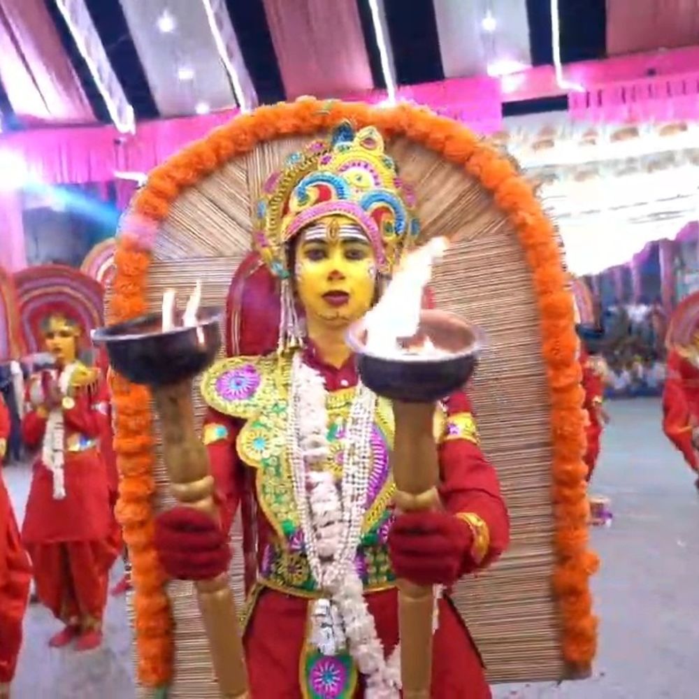 સલૂણ ગામમાં નવરાત્રિ મહોત્સવનો દિવ્ય માહોલ:દીકરીઓએ મા અંબાની ભવ્ય ‘કાંતારા આરતી’ કરી, ભક્તિ અને આધ્યાત્મિકતાનો અનોખો સંગમ
