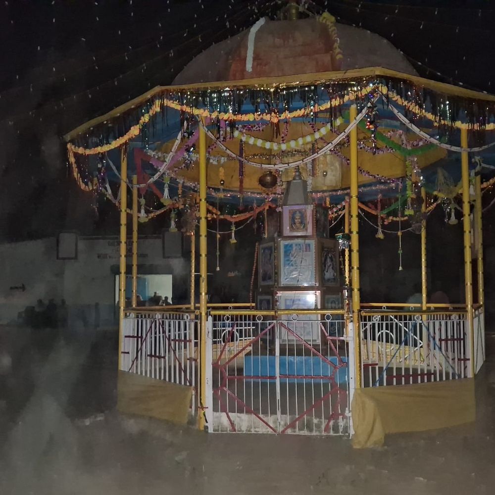 આગિયોલમાં નવરાત્રિ દરમિયાન રોજ 6 થી 12 વીજળી ગુલ:કોલસાની અછત અને ઓછા પવનને કારણે ગુજરાતમાં લોડ શેડિંગ, ગ્રામજનો પરેશાન