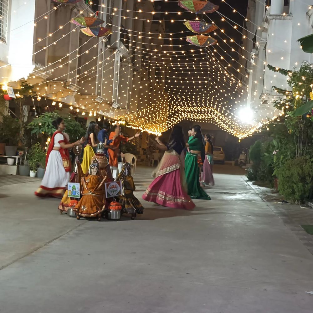 મારી સોસાયટી મારી નવરાત્રિ:વૃંદાવન-6 સોસાયટીમાં નવલી નવરાત્રી મહોત્સવનો ચોથો દિવસ ઉજવાયો, ન્યુ સાયન્સ સિટી, સોલા ખાતે સ્વચ્છતા અને ગ્રીન નવરાત્રી થીમ પર ઉજવણી