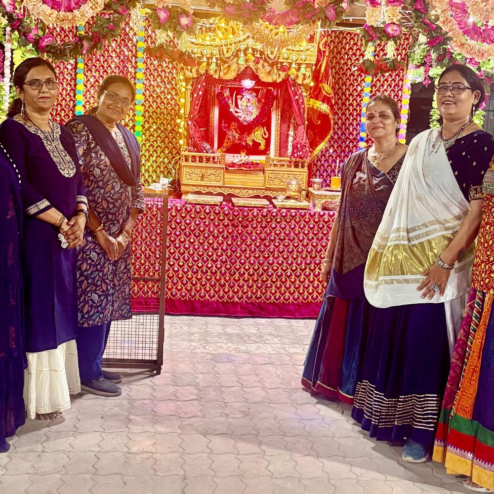 મારી સોસાયટી મારી નવરાત્રિ:રંગસુજલમ સોસાયટીમાં કુષ્માંડા દેવીની પૂજા કરાઈ, નવરાત્રીના ચોથા દિવસે ભક્તિમય માહોલમાં સભ્યોએ ભાગ લીધો
