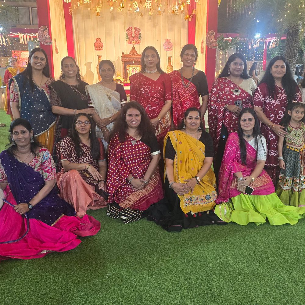 મારી સોસાયટી મારી નવરાત્રિ:સોલાની એમ્પાયર સ્કાયલાઇન સોસાયટીમાં ચોથા નોરતે ગરબાની રમઝટ, પરંપરા અને આધુનિક સંગીતના સુમેળ સાથે ઉત્સાહભેર ઉજવણી થઈ