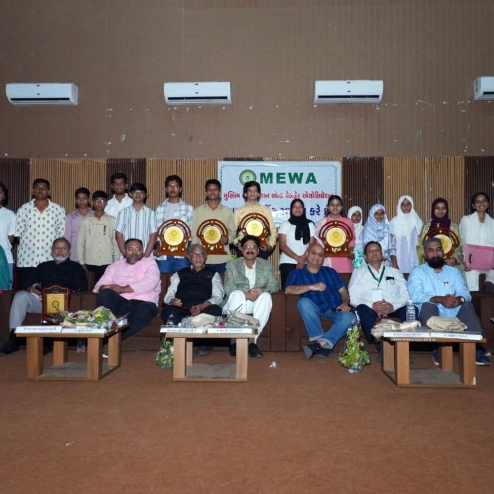 મારી સોસાયટી મારી નવરાત્રિ:ગાંધીનગરમાં MEWA દ્વારા વિદ્યાર્થીઓનો સન્માન સમારોહ યોજાયો, શૈક્ષણિક ક્ષેત્રે ઉત્કૃષ્ટ સિદ્ધિ મેળવનારા વિદ્યાર્થીઓને ઈનામ આપી પ્રોત્સાહિત કરાયા