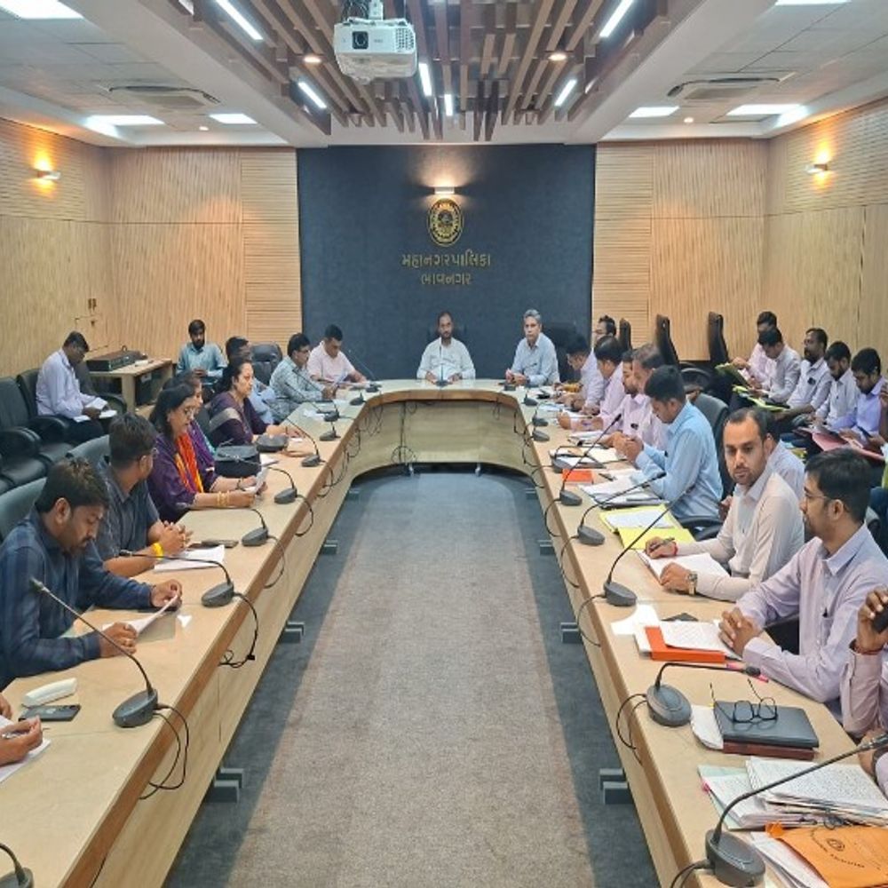 ભાવનગર મનપાની સ્ટેન્ડિંગ કમિટીની બેઠક મળી:તમામ પ્લોટો પર તાર ફેન્સિંગ કરાશે, વોટર વર્કસ, પાણીની લાઈન અને રોડ-પેવિંગ સહિત રૂ. 4.55 કરોડના કામો મંજૂર