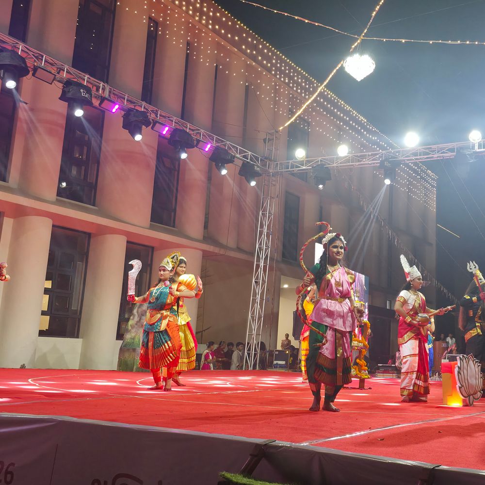 બીલીમોરા ઇન્ટરનેશનલ સ્કૂલમાં નવરાત્રિ મહોત્સવ ઉજવાયો:બે દિવસીય ઉત્સવમાં નવદુર્ગા માતાજી અને સ્ત્રી શક્તિની થીમ પર કરાઈ ઉજવણી