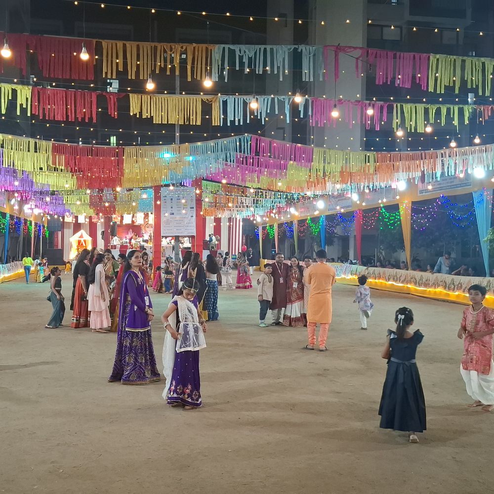 ભરૂચ RTOએ ગરબા પંડાલમાં આપ્યો રોડ સેફ્ટીનો સંદેશ:સેલ્ફી પોઈન્ટ અને સ્પર્ધાઓથી ખેલૈયાઓને ટ્રાફિક નિયમોનું પાલન કરવા પ્રેરિત કર્યા