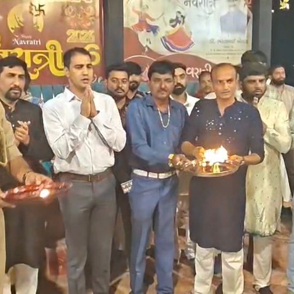 જસદણના હરિ ઓમ પાર્ટી પ્લોટમાં SP વિજયસિંહ ગુર્જરનું સન્માન:માતાજીની આરતી ઉતારી, આગેવાનોએ કર્યું સન્માન
