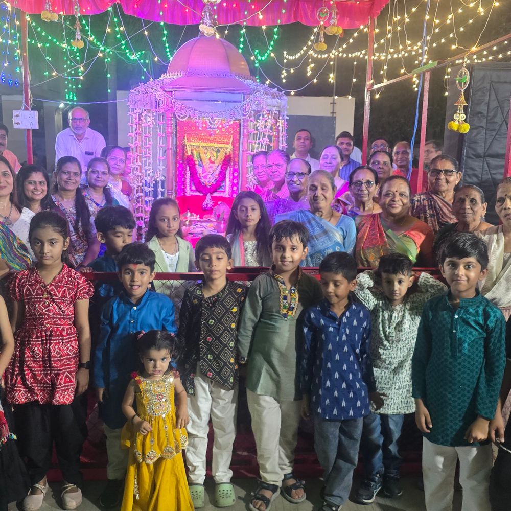 મારી સોસાયટી મારી નવરાત્રિ:ધનંજય એન્કલેવ સોસાયટીમાં પાંચમા નોરતે ગરબાની રમઝટ જામી, ખેલૈયાઓએ માતાજીના ગરબામાં મન મૂકીને ઝૂમ્યા, ઉત્સાહભેર ઉજવણી કરી