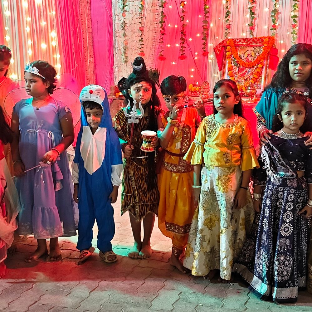 મારી સોસાયટી મારી નવરાત્રિ:નાના ચિલોડામાં આત્રેય એલિગન્સ સોસાયટીનો વેશભૂષા કાર્યક્રમ, નવરાત્રીની ઉજવણી સાથે બાળકો અને લોકોએ વિવિધ પાત્રોમાં ભાગ લીધો