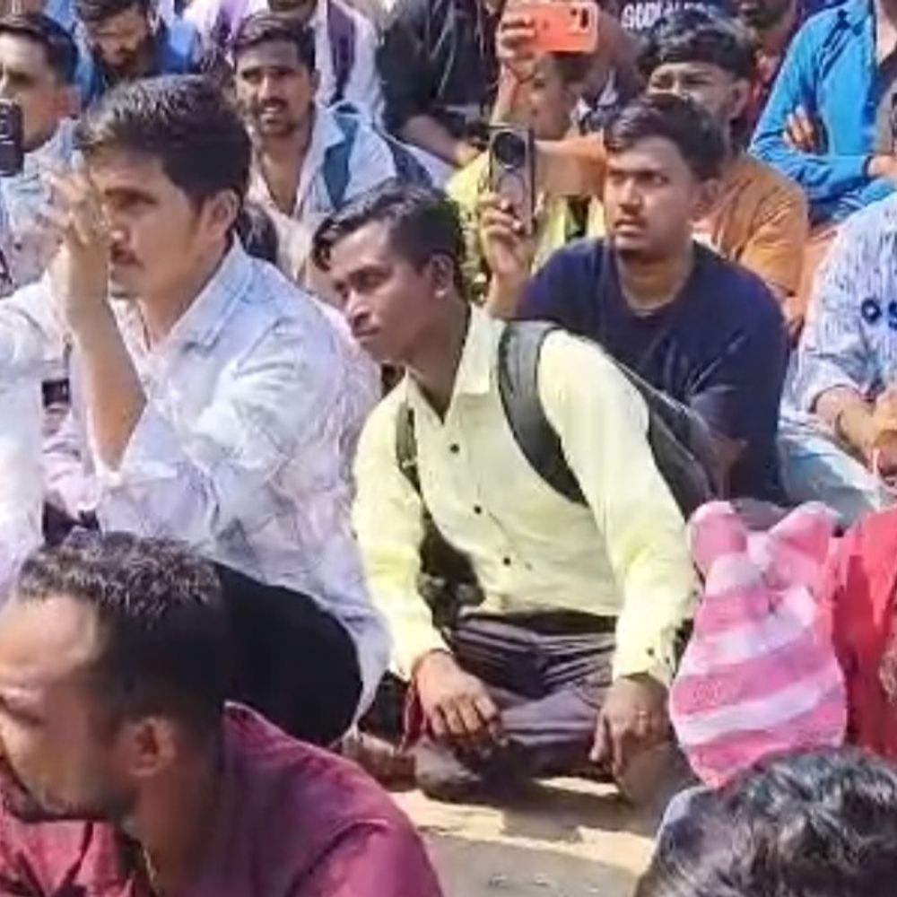 બેરોજગાર યુવાનોની ઉગ્ર લડતની ચીમકી:ગાંધીનગરમાં વીજ કંપનીઓમાં કાયમી ભરતી, જગ્યાઓ વધારવાની માગ સાથે ઉમેદવારોના ધરણાં પ્રદર્શન