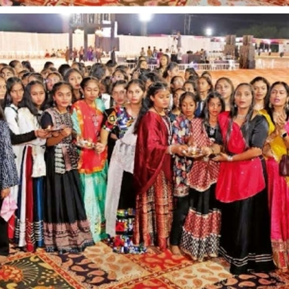 સમગ્ર સંકુલ ગરબામય બન્યું:કચ્છી લેવા પટેલ સમાજની નવરાત્રીમાં ચોવીસીના જ્ઞાતિજનોએ મન મૂકીને ગરબાની રમઝટ બોલાવી