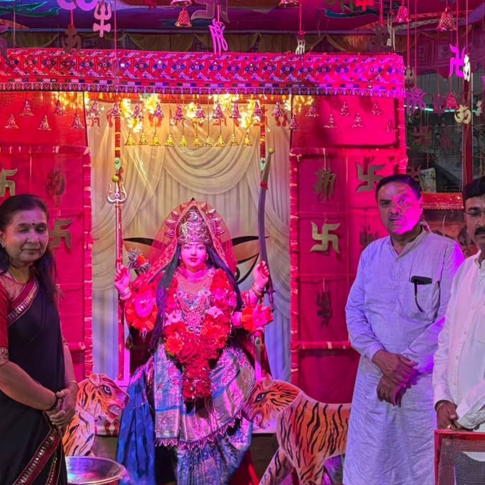 મારી સોસાયટી મારી નવરાત્રિ:પાયલનગર સોસાયટીમાં પાંચમના દિવસે 1001 દિવાની શેષનાગ આરતી, ભક્તોએ 28 વર્ષથી ચાલતી અવિરત પરંપરાનો લાભ લીધો
