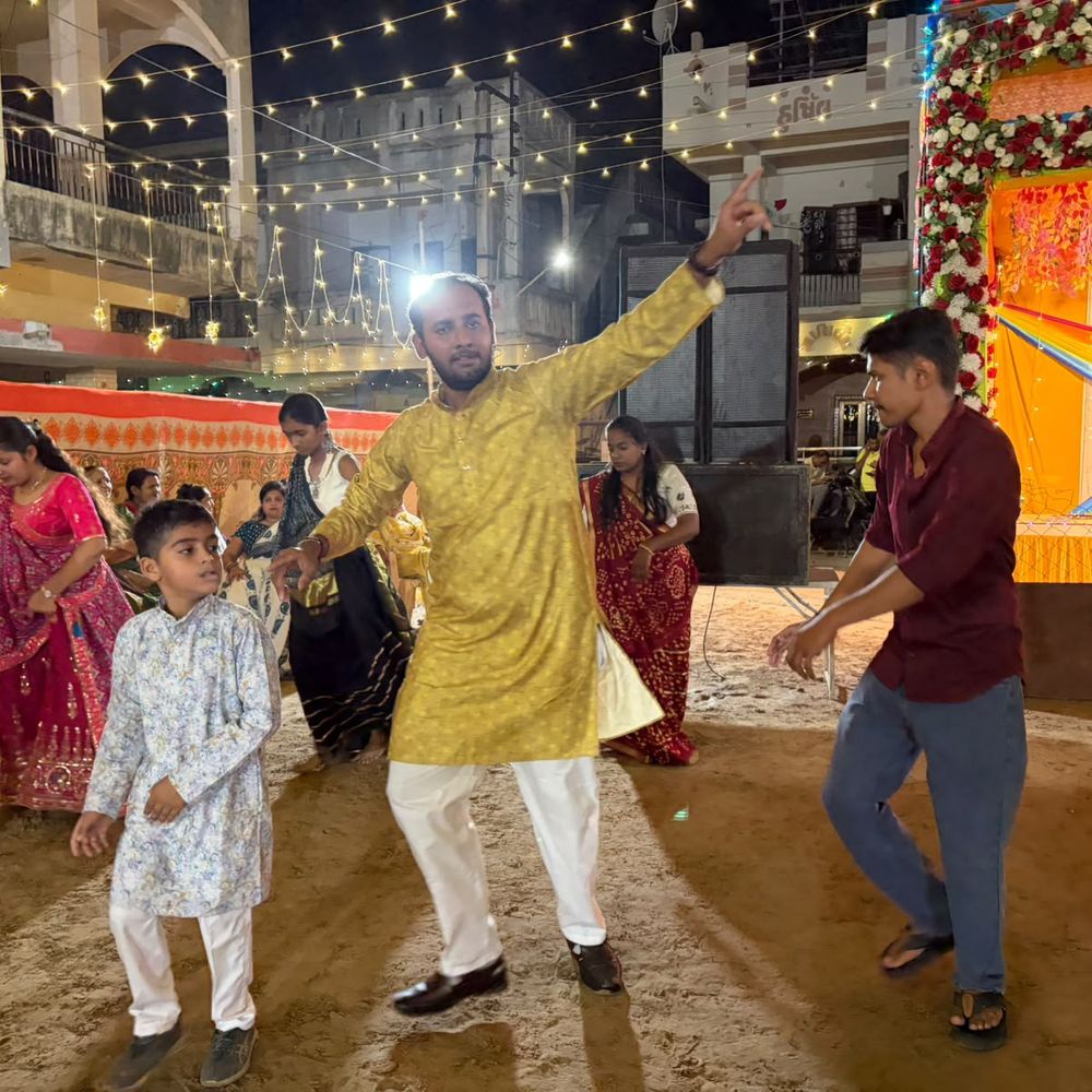પાટણના ગાયત્રી મંદિર વિસ્તારમાં 36 વર્ષથી ગરબાની પરંપરા જળવાઈ:લાલભાઈ પાર્ક સોસાયટીમાં પાંચમ નિમિત્તે મહાઆરતી અને ટ્રેડિશનલ ડ્રેસ કોડનું આયોજન
