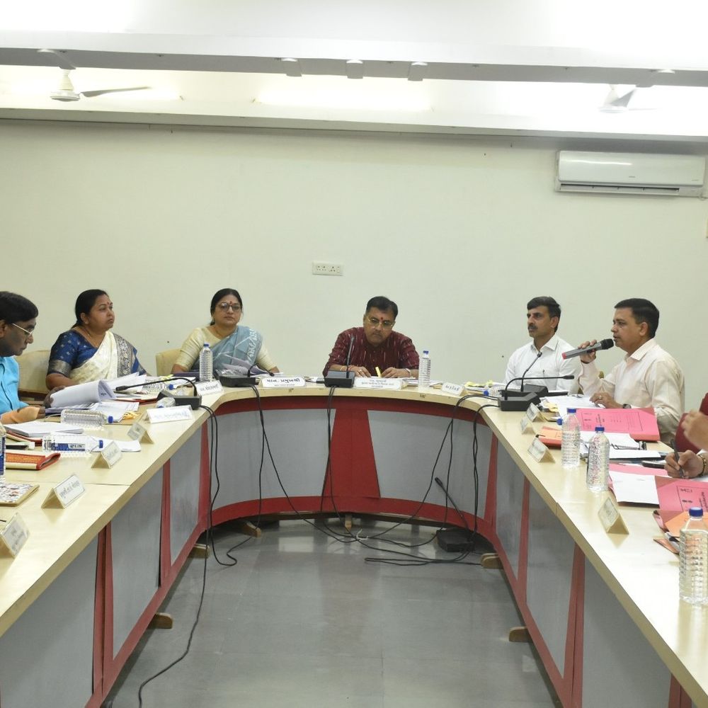 સાબરકાંઠામાં આદિજાતિ વિકાસ માટે 1,083 કામોનું આયોજન કરાયું:પ્રભારી મંત્રી પ્રદ્યુમન વાજાની અધ્યક્ષતામાં હિંમતનગરમાં સમીક્ષા બેઠક;ગુજરાત પેટર્ન હેઠળ ₹3,836.09 લાખની જોગવાઈ