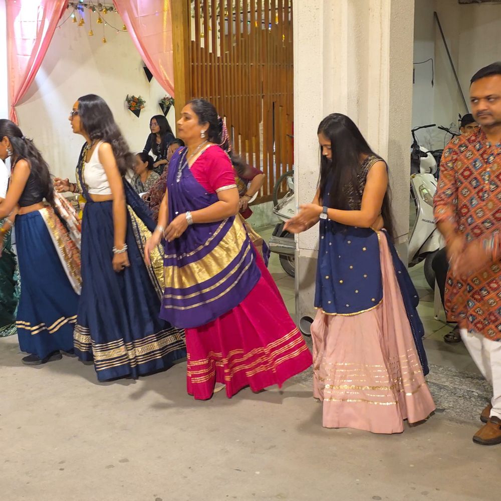 મારી સોસાયટી મારી નવરાત્રિ:રત્નસાગર હાઈટ્સમાં પાંચમાં નોરતે ખેલૈયાઓએ મચાવી ધૂમ, રંગબેરંગી પરિધાનમાં ગરબાની રમઝટ જામી, ધારાસભ્ય શ્રી હર્ષદભાઈ પટેલે લીધો આરતીનો લાભ
