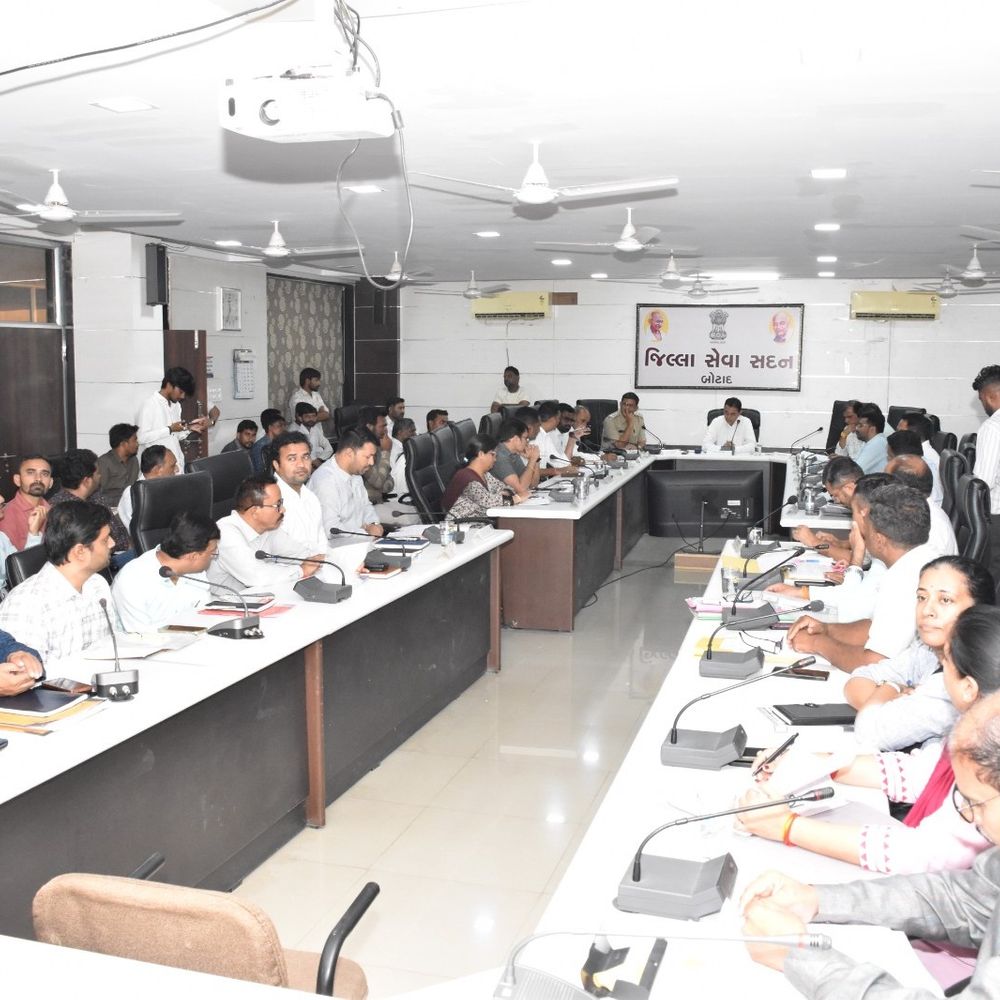 બોટાદમાં જનહિતના પ્રશ્નો ઝડપથી ઉકેલવા અધિકારીઓને સૂચના:સ્વસહાય જૂથના ઉત્પાદનોને પ્રોત્સાહન આપવા અપીલ, મેડિકલ કોલેજની મંજૂરી બદલ મુખ્યમંત્રીનો આભાર માન્યો