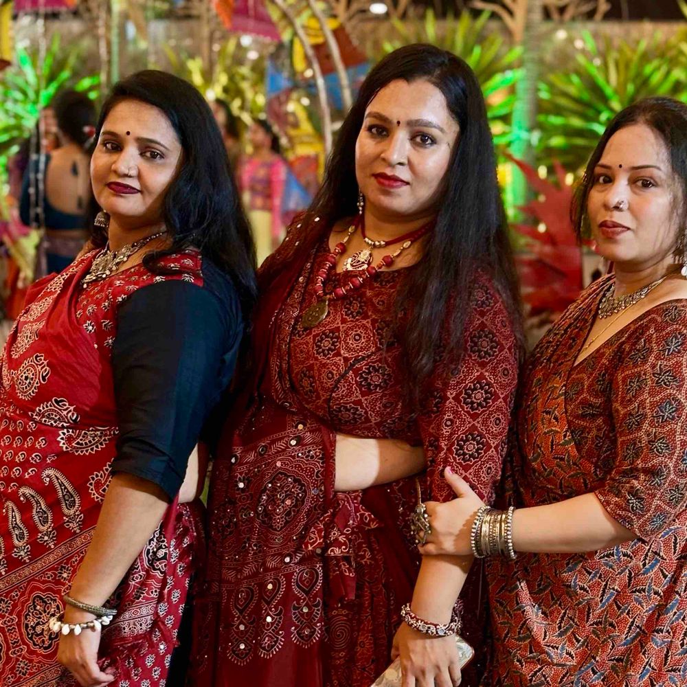 મારી સોસાયટી મારી નવરાત્રિ:કર્ણાવતી સ્કાયલેનમાં નવરાત્રીના પાંચમા દિવસે ખેલૈયાઓ ગરબે ઘૂમ્યા, ઉત્સાહભેર ઉજવણી, યુવાનોમાં સેલ્ફી અને રીલ્સ બનાવવાનો ઉત્સાહ જોવા મળ્યો